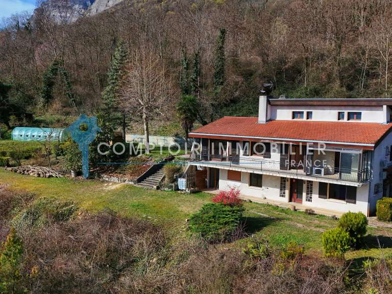 Maison Lumbin - 7 chambres - 225m²