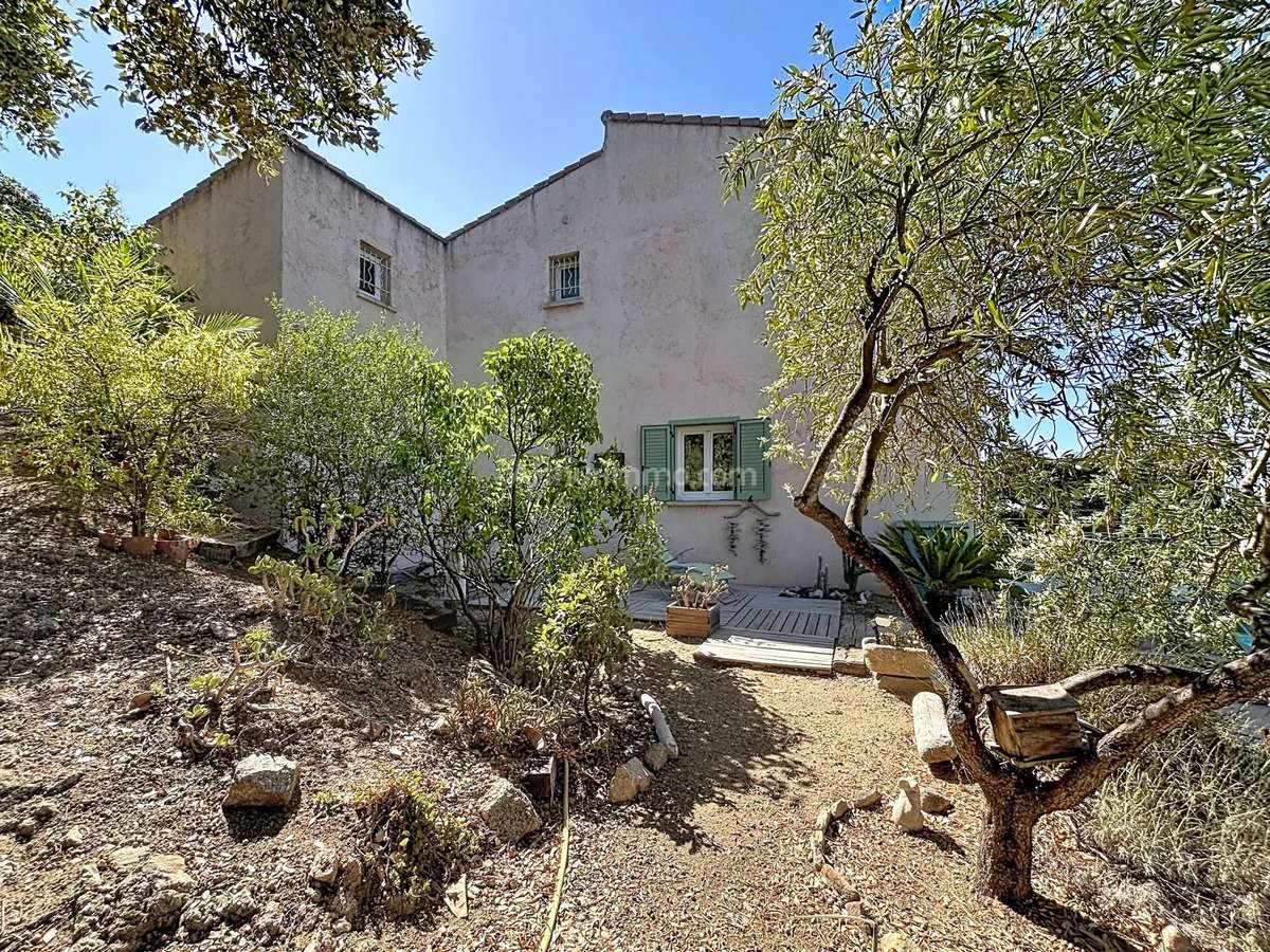Maison Lumio