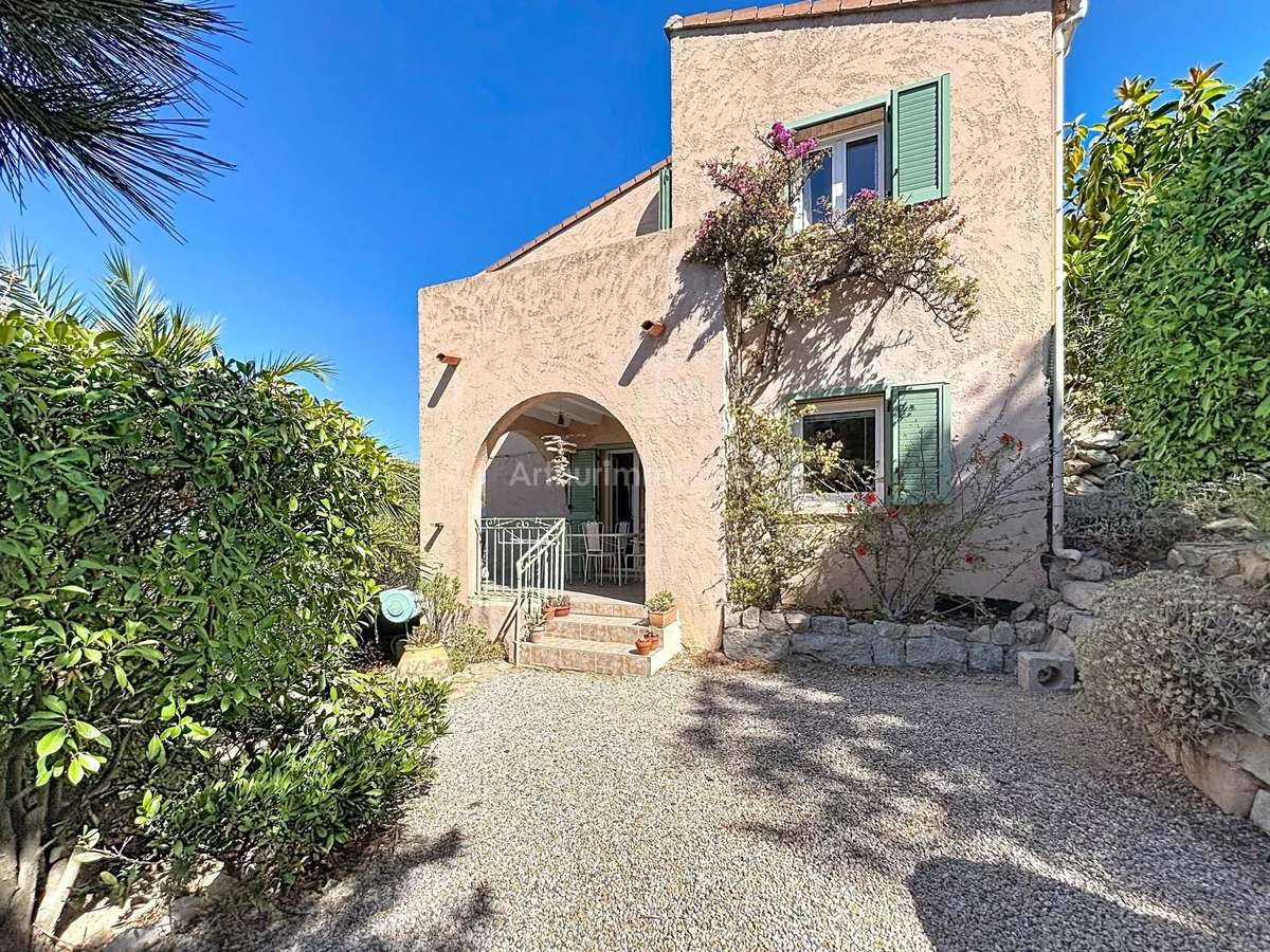 Maison Lumio