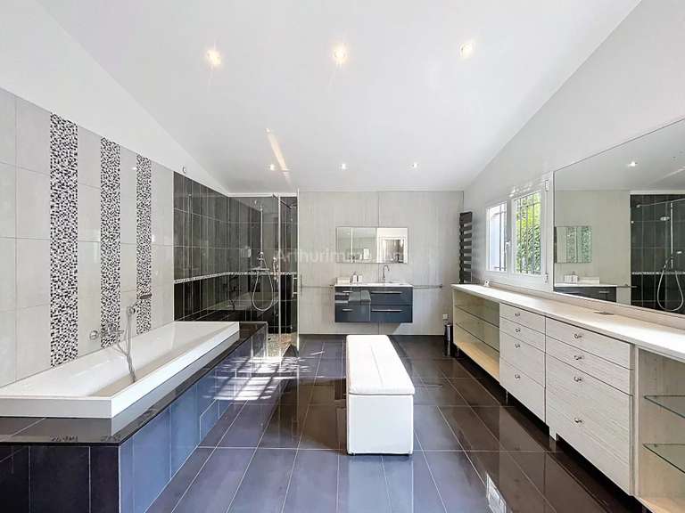 Propriété Lumio - 378m²