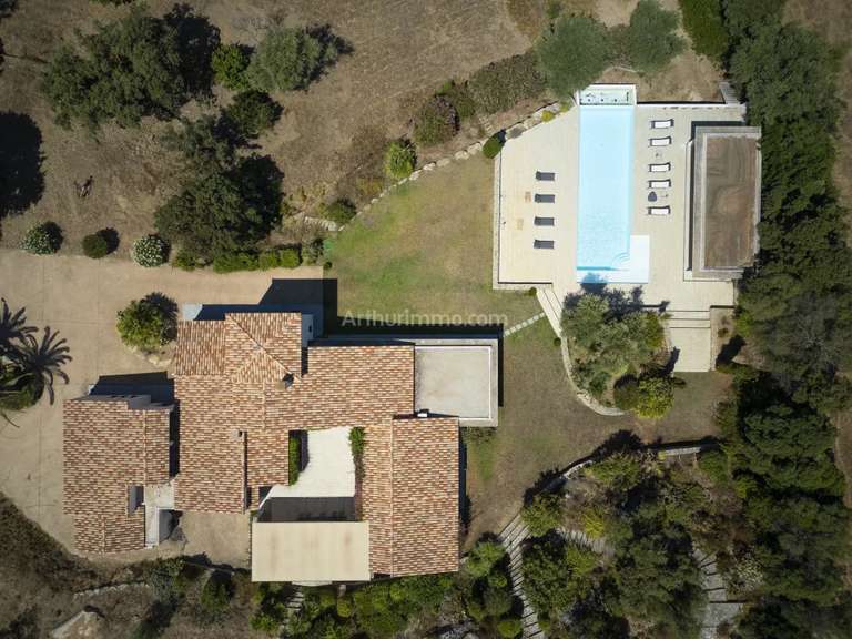 Propriété Lumio - 378m²