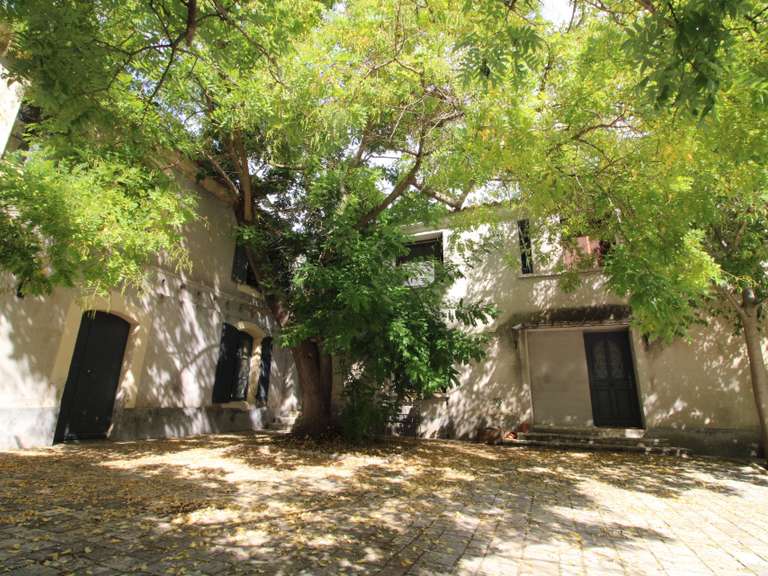 Maison Lunel - 10 chambres - 600m²