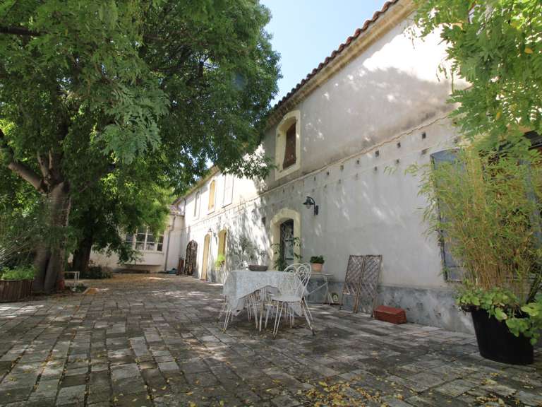 Maison Lunel - 10 chambres - 600m²