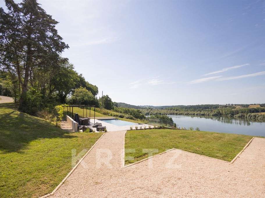 Property Lupiac