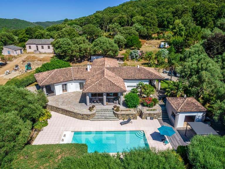 House Luri - 4 bedrooms - 235m²