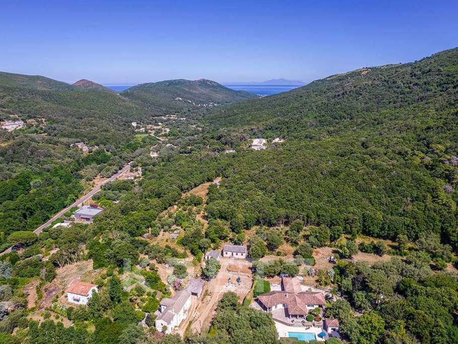 Maison Luri