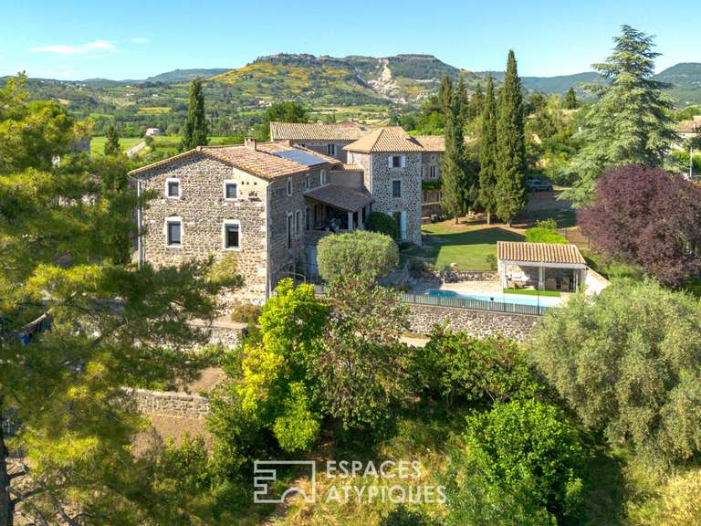 Maison Lussas - 6 chambres - 307m²