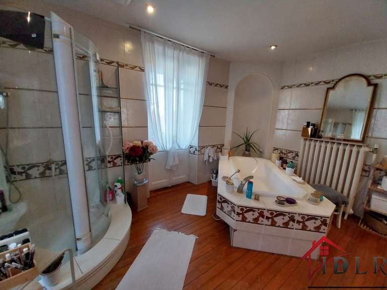 Maison Luxeuil-les-Bains - 5 chambres - 204m²