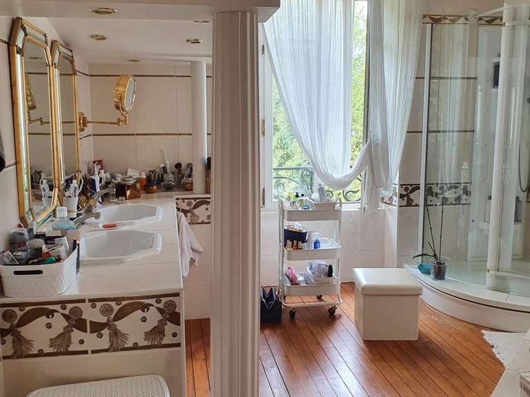 Maison Luxeuil-les-Bains - 5 chambres - 204m²