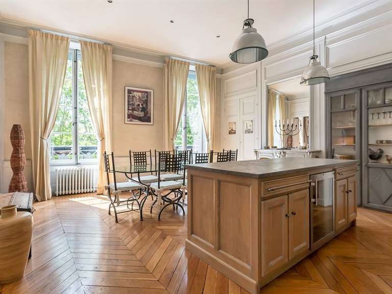 Apartment Lyon 6e - 2 bedrooms - 140m²