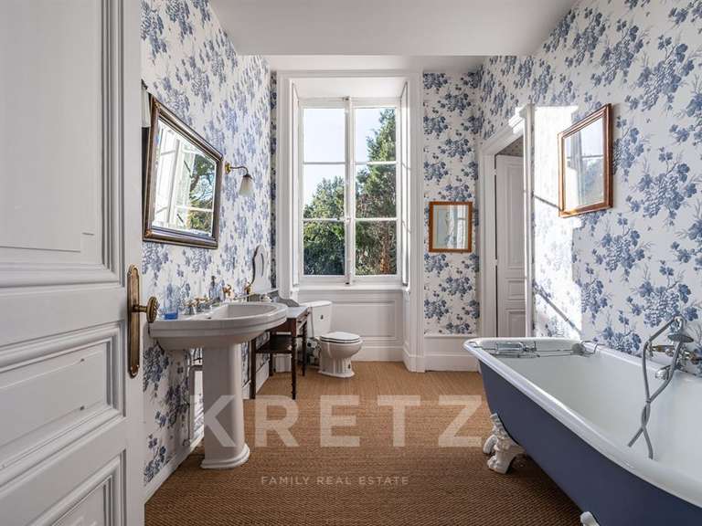 Château Mâcon - 16 chambres - 1600m²