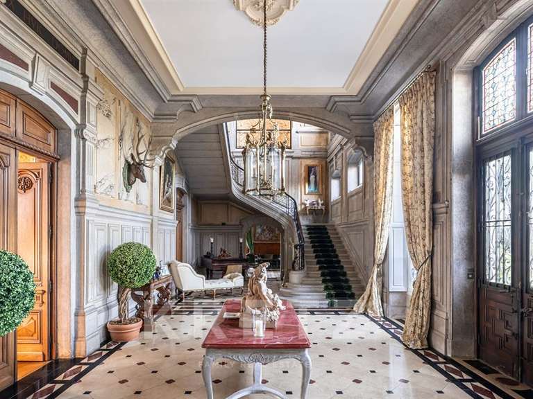 Château Mâcon - 16 chambres - 1600m²