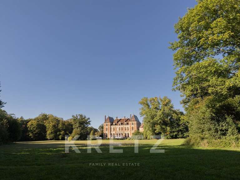 Château Mâcon - 16 chambres - 1600m²
