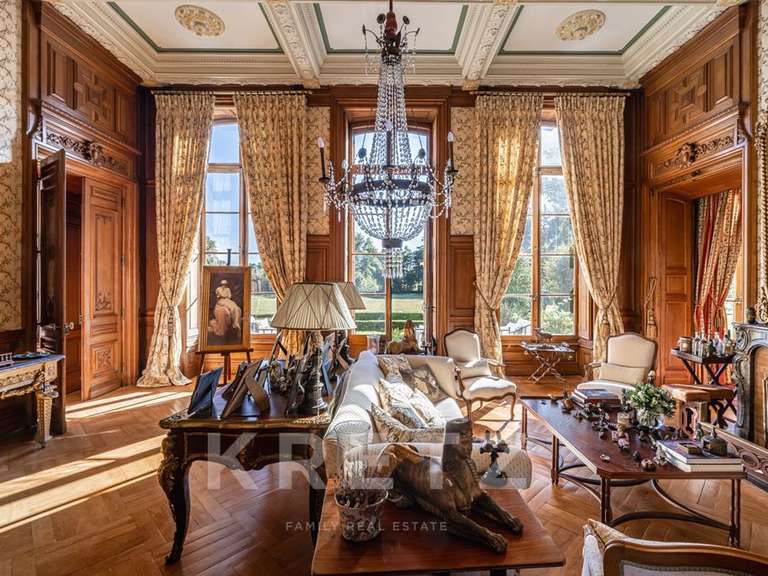 Château Mâcon - 16 chambres - 1600m²