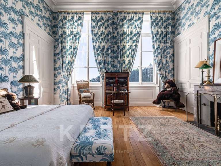 Château Mâcon - 16 chambres - 1600m²