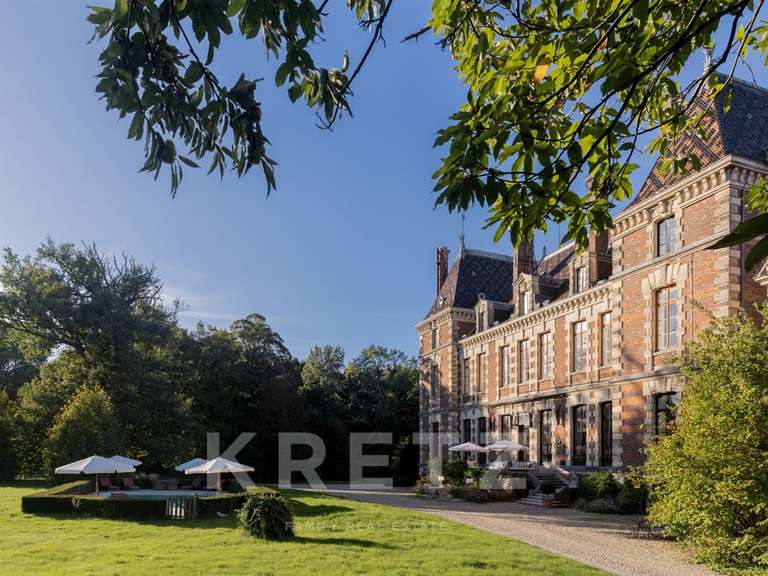 Château Mâcon - 16 chambres - 1600m²