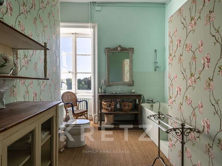 Château Mâcon - 16 chambres - 1600m²