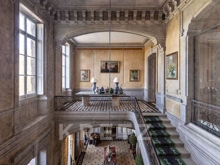 Château Mâcon - 16 chambres - 1600m²