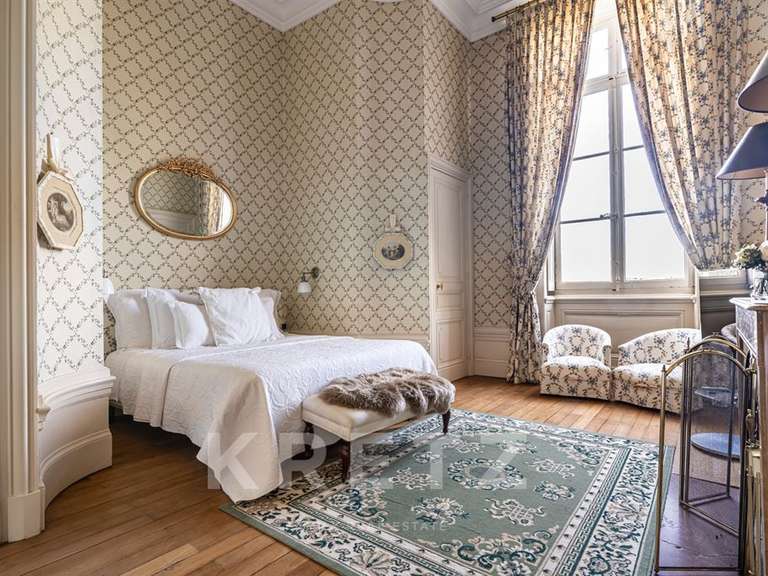 Château Mâcon - 16 chambres - 1600m²