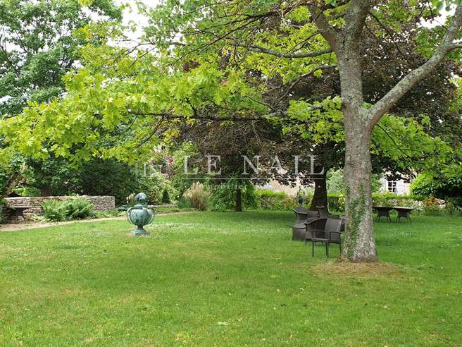 Castle Mâcon - 17 bedrooms - 930m²