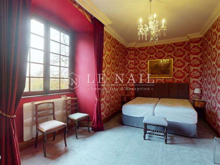 Castle Mâcon - 17 bedrooms - 930m²