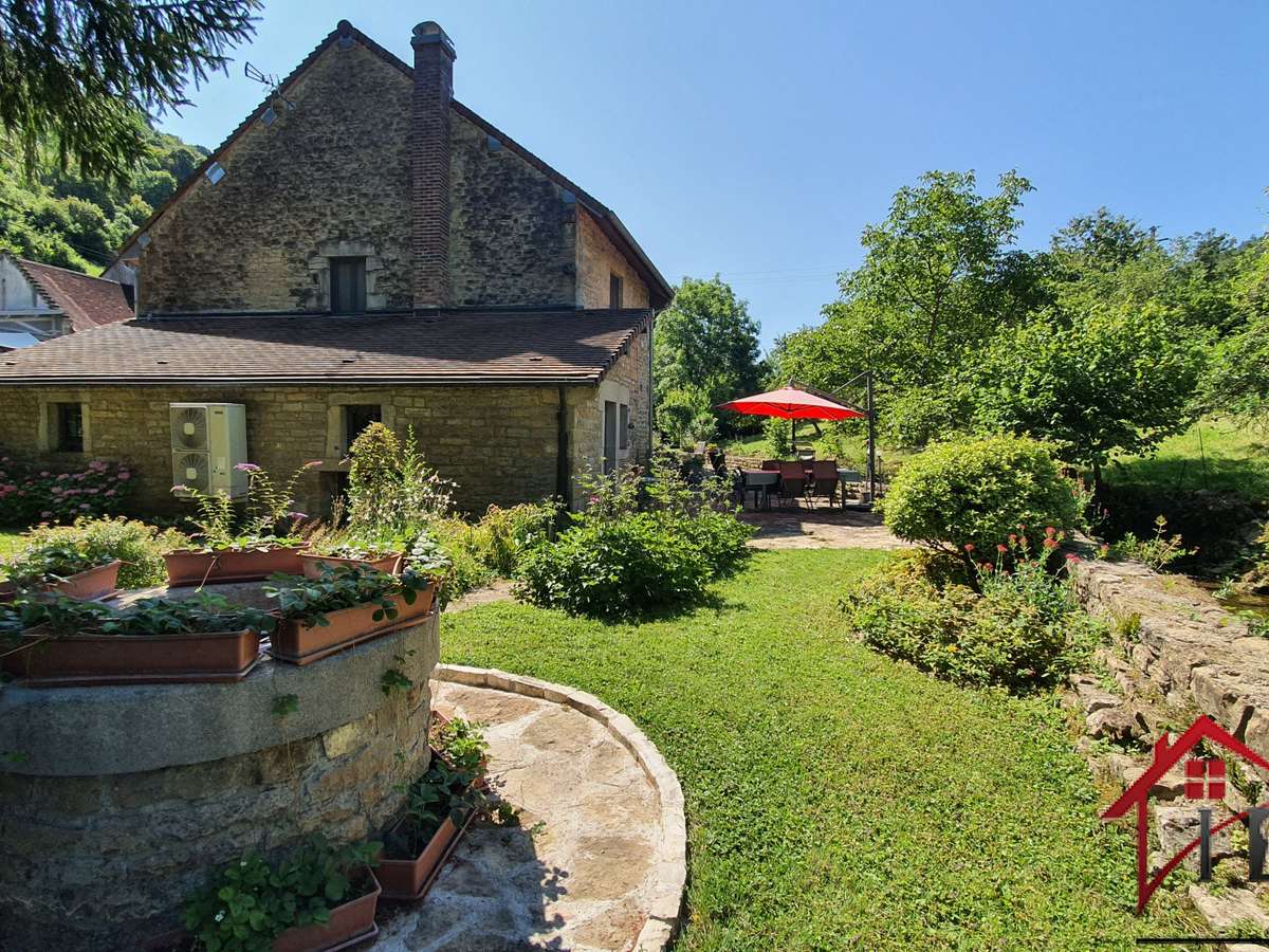 Maison Macornay