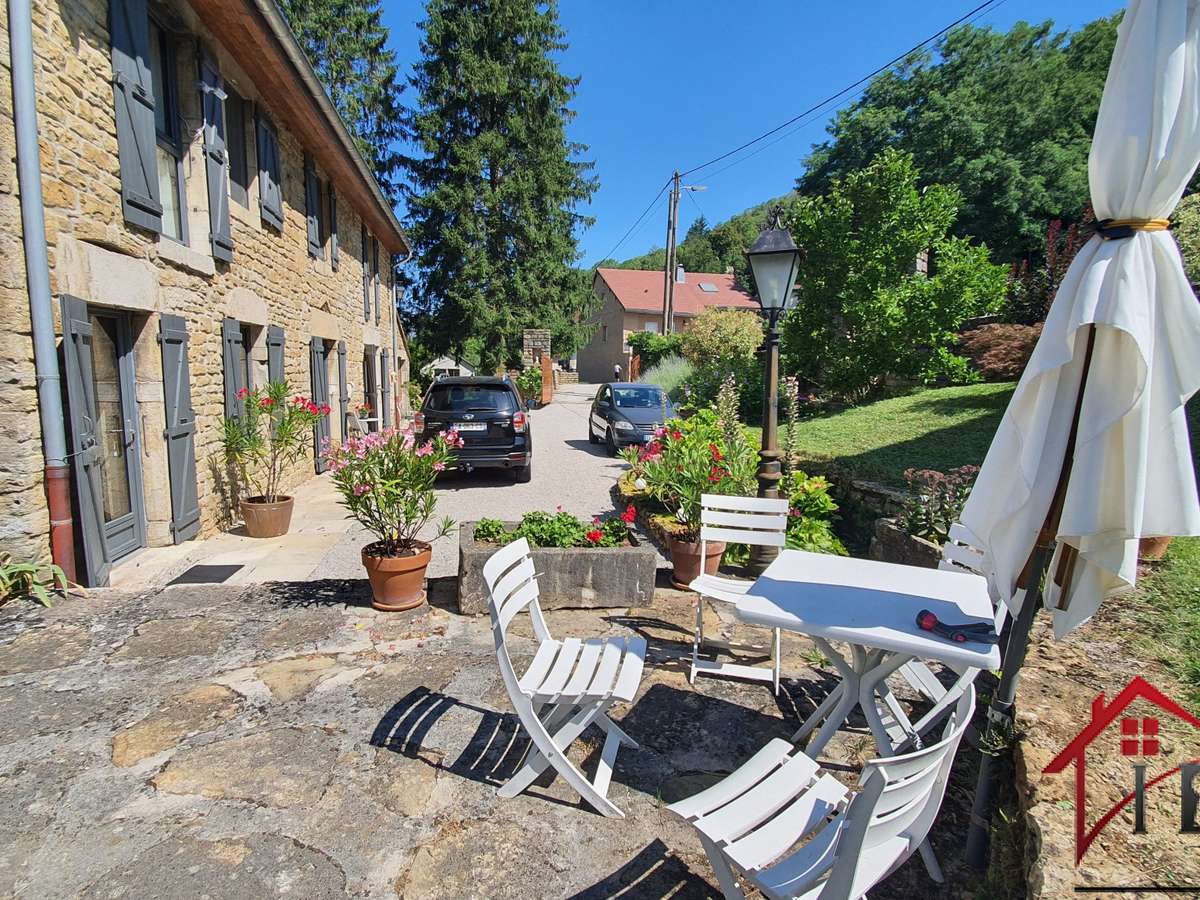 Maison Macornay