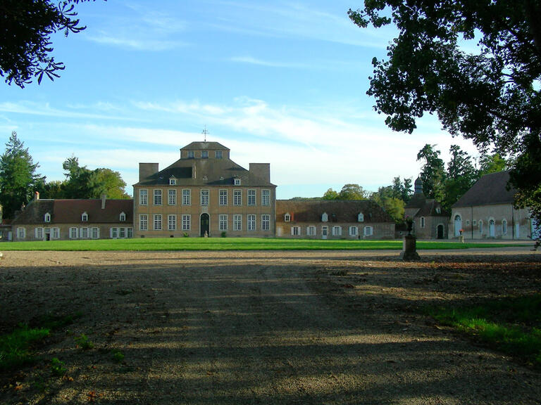 Castle Magny-Cours - 9 bedrooms - 1700m²
