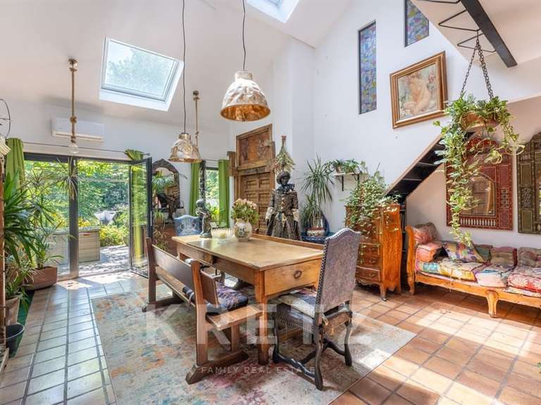 Maison Magny-les-Hameaux - 7 chambres - 305m²