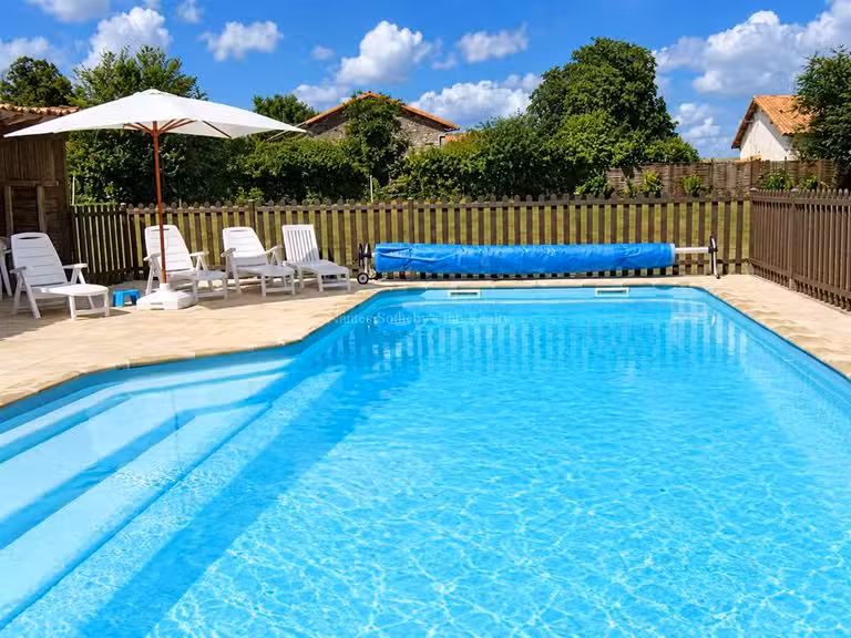 Maison Mairé-Levescault - 8 chambres - 350m²