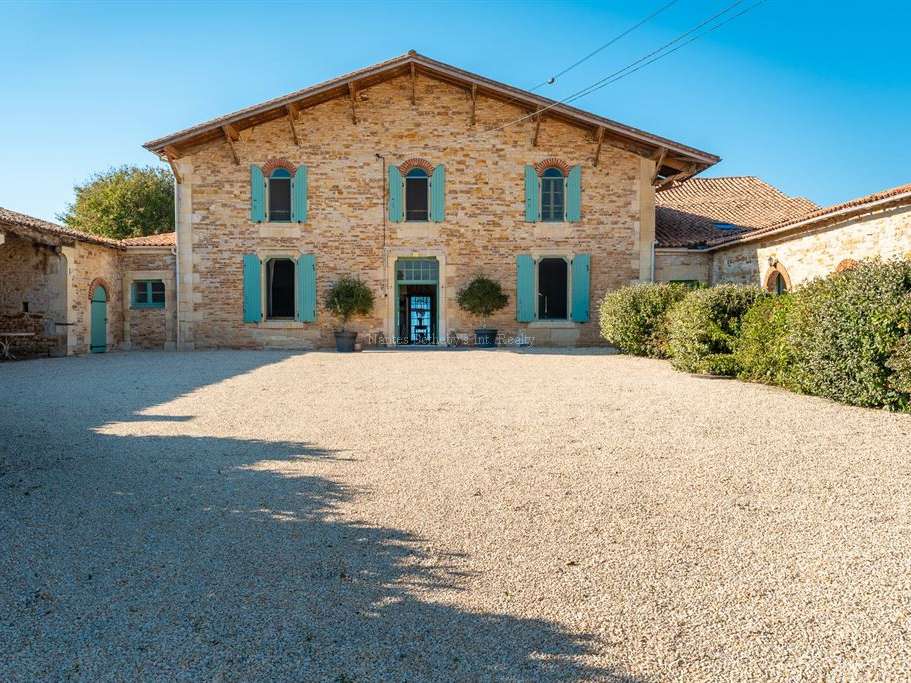 Maison Mairé-Levescault