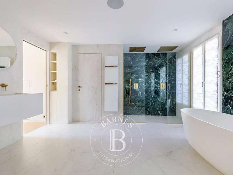 Maison Maisons-Alfort - 5 chambres - 379m²