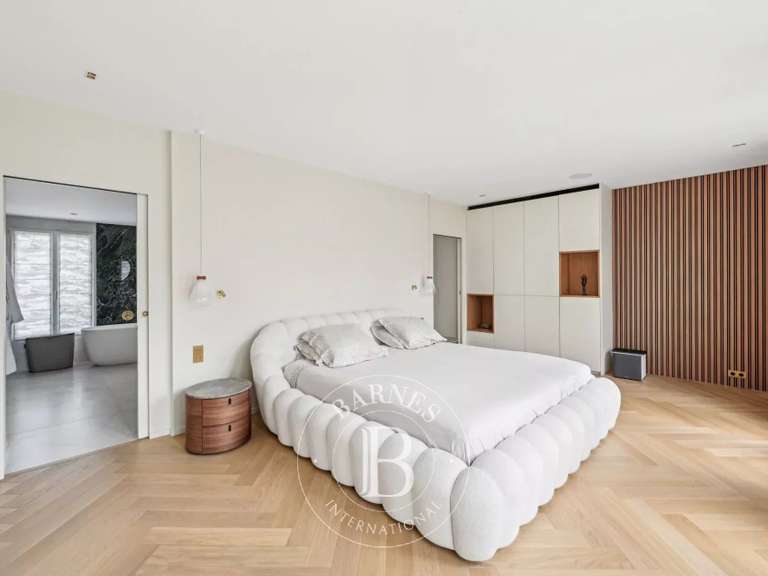 Maison Maisons-Alfort - 5 chambres - 379m²