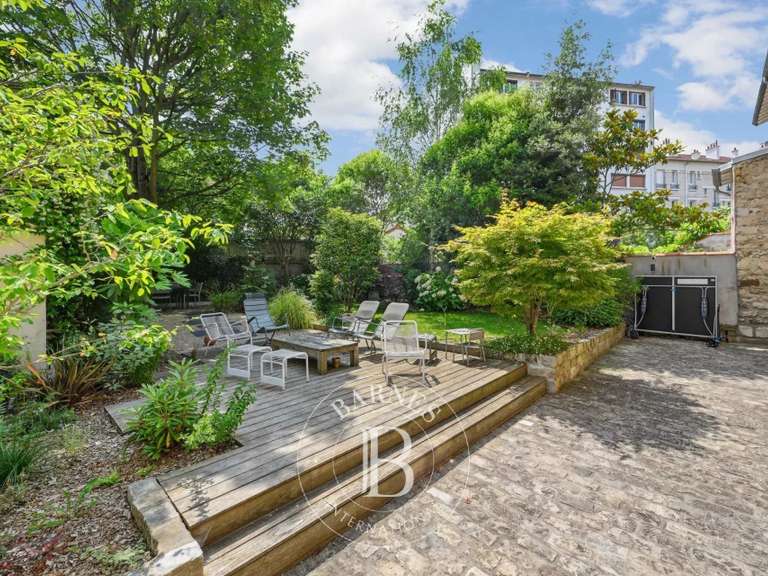 Maison Maisons-Alfort - 5 chambres - 379m²