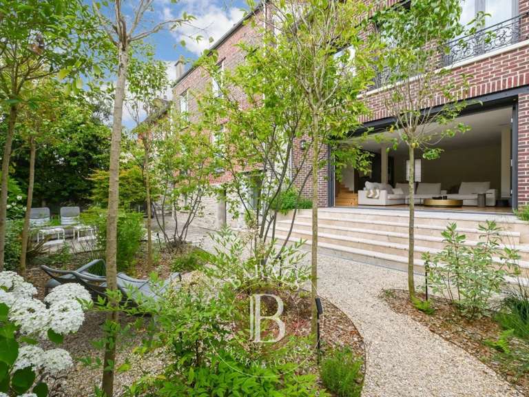 Maison Maisons-Alfort - 5 chambres - 379m²