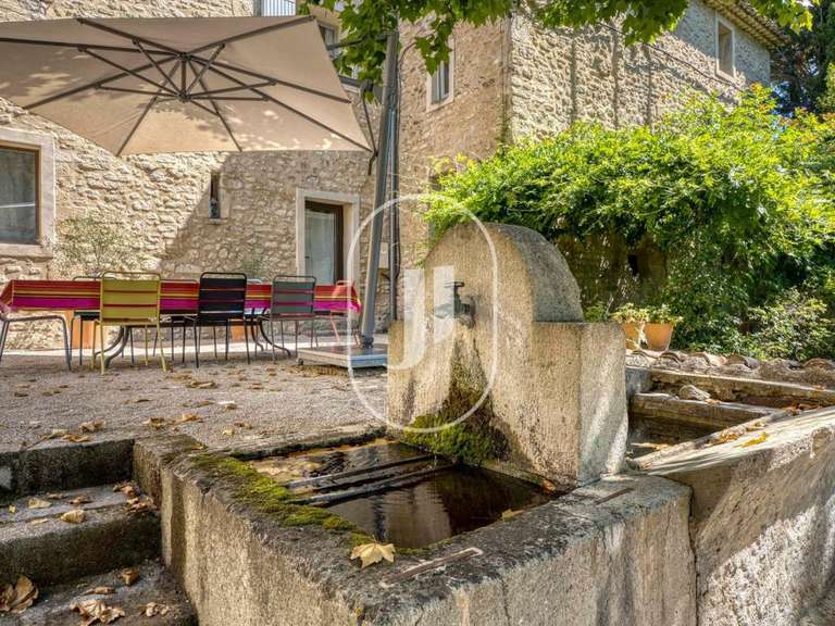 Propriété Malaucène - 10 chambres - 540m²