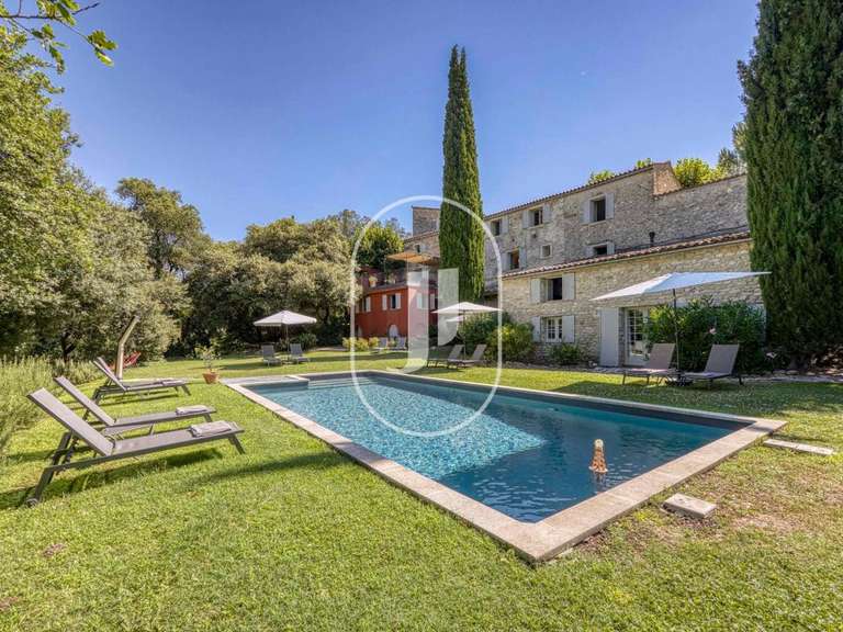 Propriété Malaucène - 10 chambres - 540m²