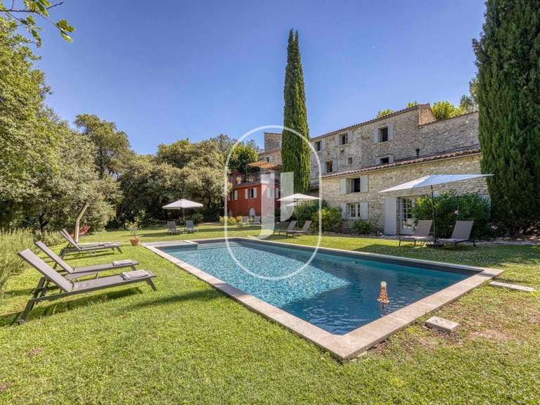 Propriété Malaucène - 10 chambres - 540m²