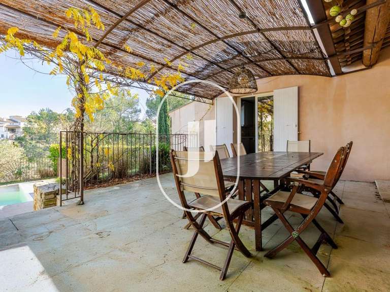 Villa Mallemort - 4 bedrooms - 180m²