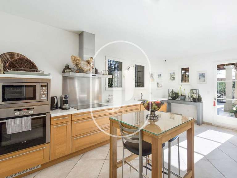 Villa Mallemort - 5 bedrooms - 190m²