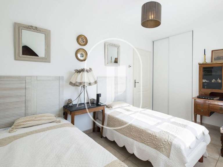 Villa Mallemort - 5 bedrooms - 190m²