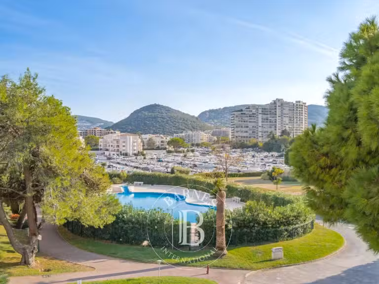 Apartment Mandelieu-la-Napoule - 3 bedrooms - 175m²