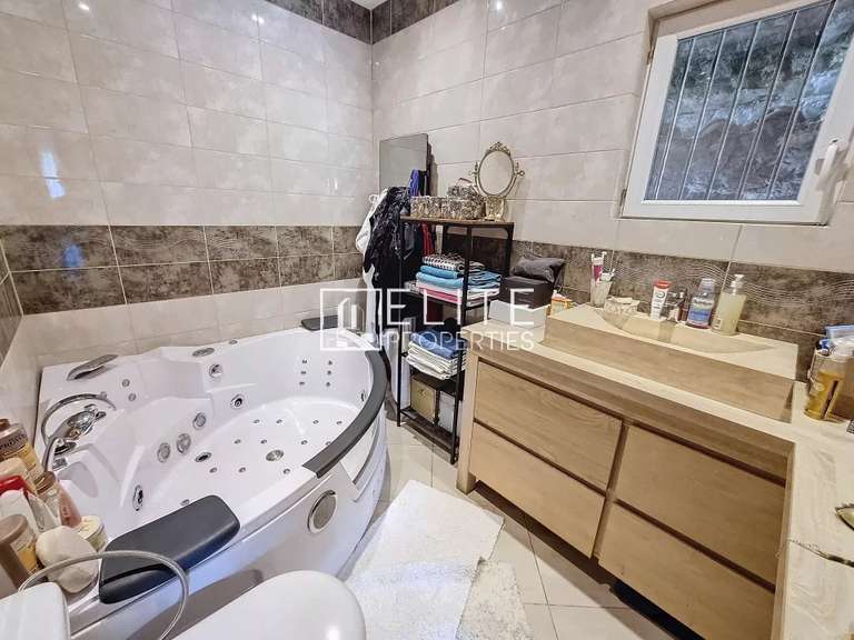 Maison Mandelieu-la-Napoule - 6 chambres - 228m²