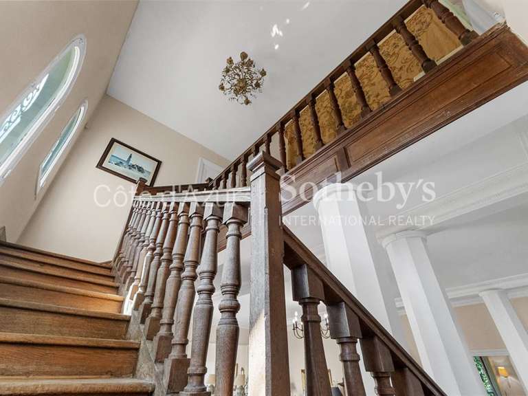 House Mandelieu-la-Napoule - 7 bedrooms - 390m²