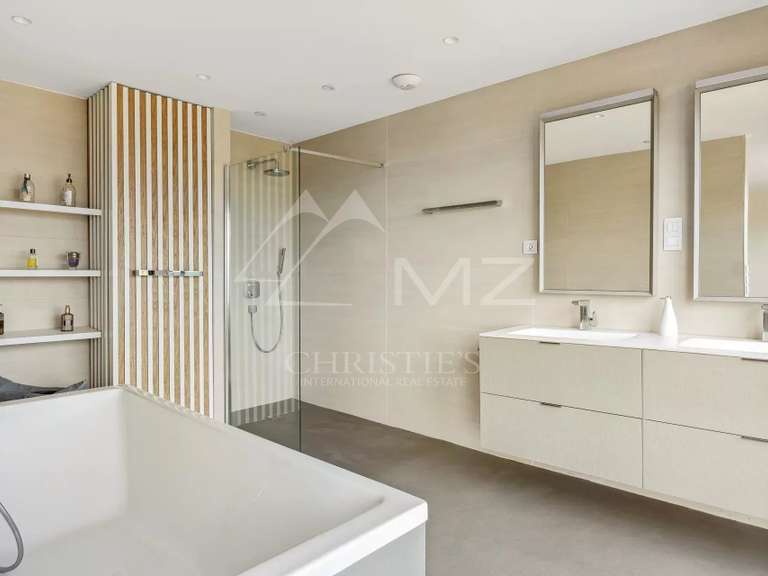 House Mandelieu-la-Napoule - 4 bedrooms - 260m²