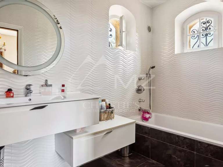 House Mandelieu-la-Napoule - 4 bedrooms - 200m²