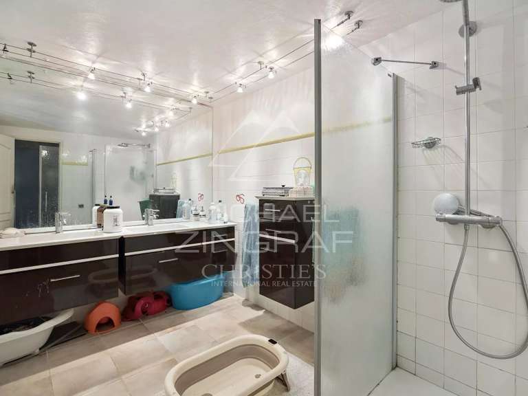 House Mandelieu-la-Napoule - 4 bedrooms - 251m²