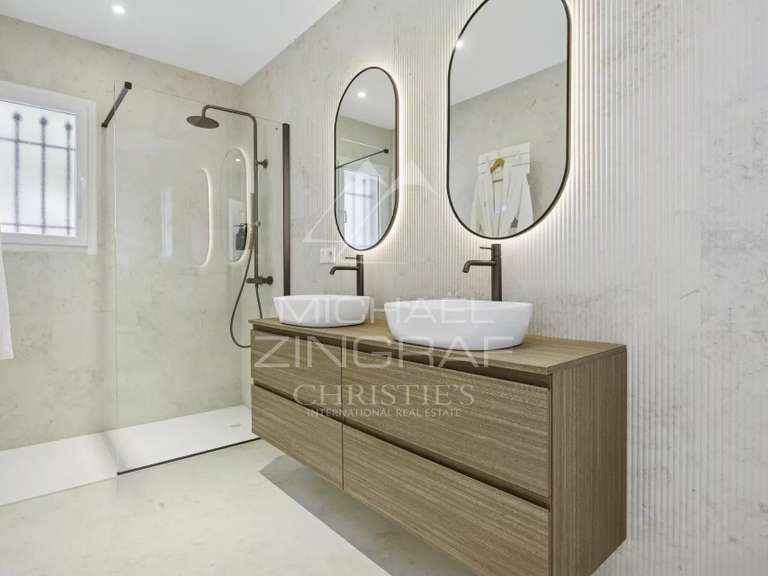 House Mandelieu-la-Napoule - 4 bedrooms - 264m²