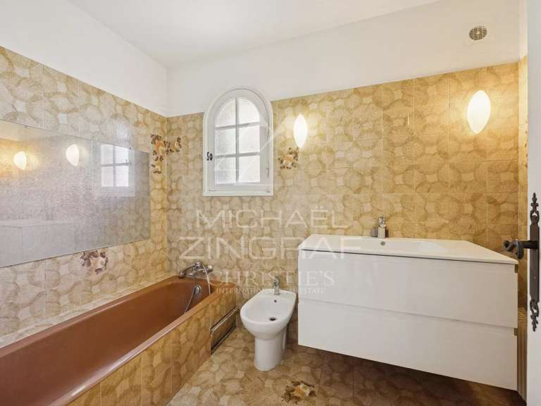 House Mandelieu-la-Napoule - 4 bedrooms - 202m²