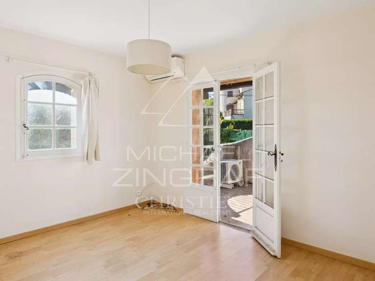 House Mandelieu-la-Napoule - 4 bedrooms - 202m²